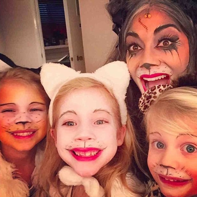 نيكول شرزنجر تحتفل بأعياد الميلاد مع أولاد أخيها على طريقتهم الخاصة