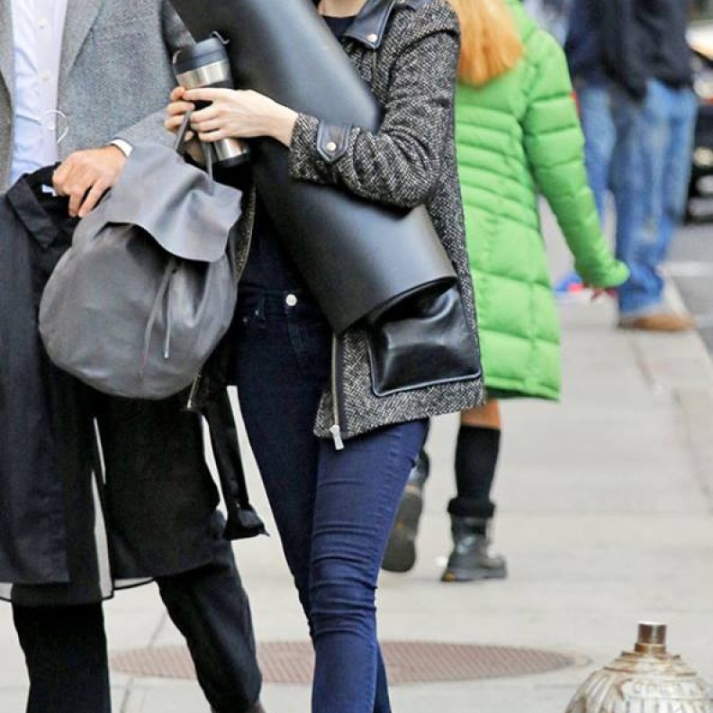 ما سبب الابتسامة العريضة لإيما ستون؟