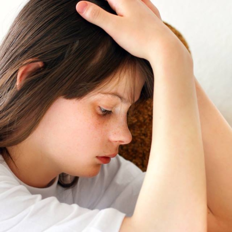 بالفيديو: وفاة فتاة بسبب مزاح صديقاتها 