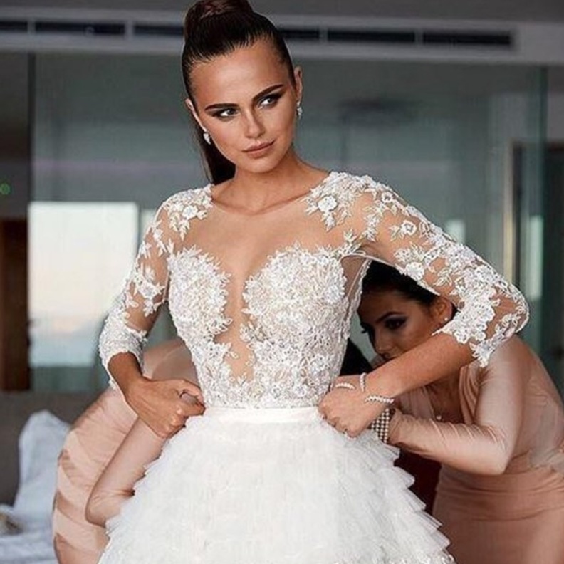 العروس بجانب والديها