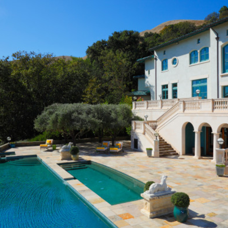 روبن ويليامز يطرح Villa of Smiles للبيع