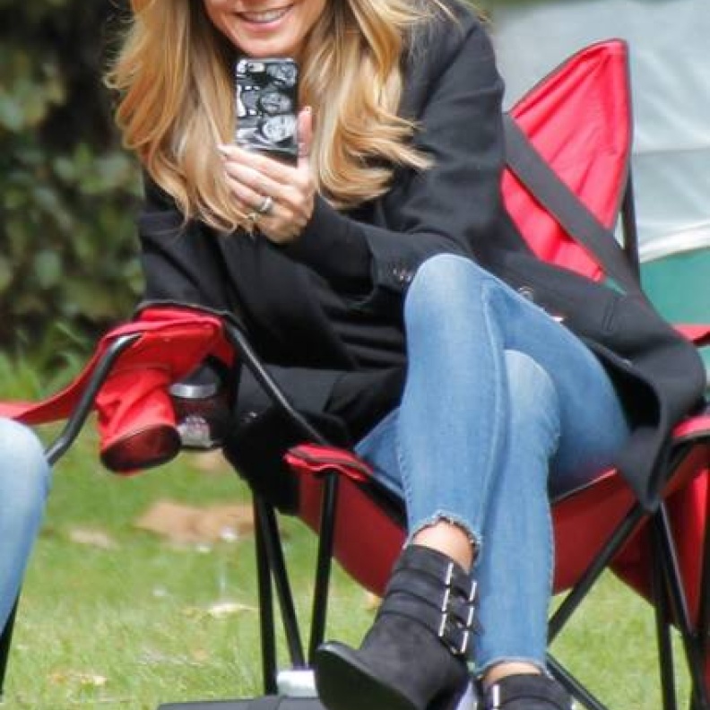 هايدي كلوم تلتقط أجمل لحظات النصر في إحدى المباريات الرياضية لأبنائها