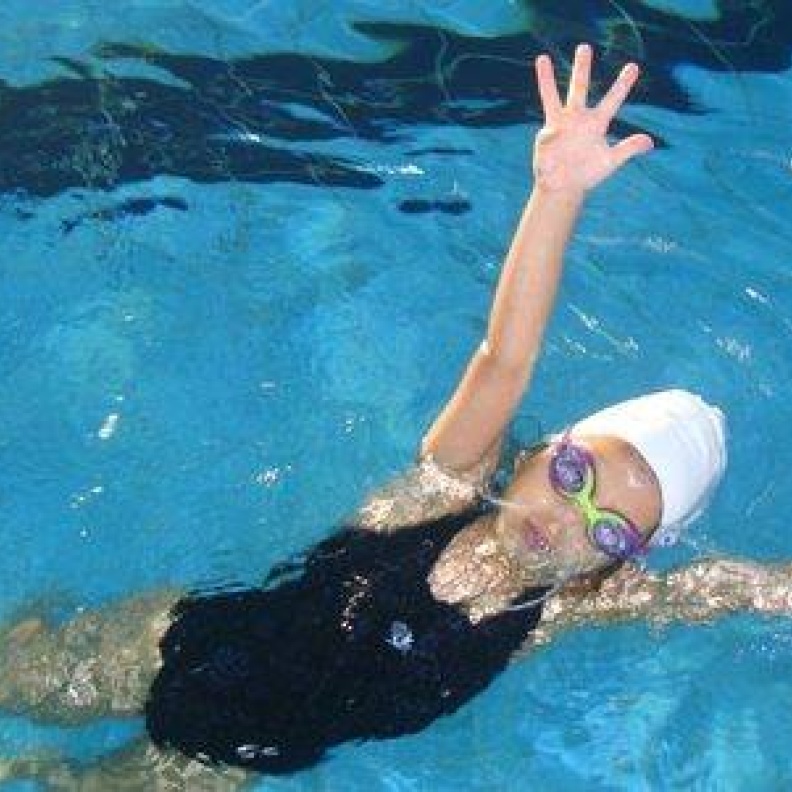 سلامة راشد.. أول إماراتية في السباحة الإيقاعية