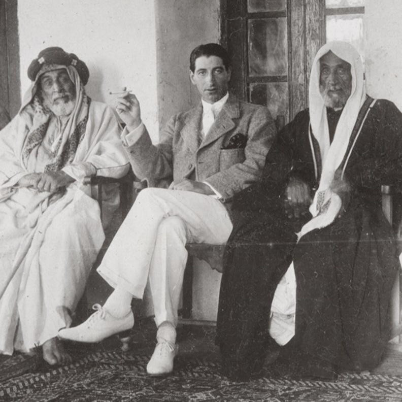 جاك كارتييه مع الشيخ مقبل الذكير في الخليج العربي عام 1912