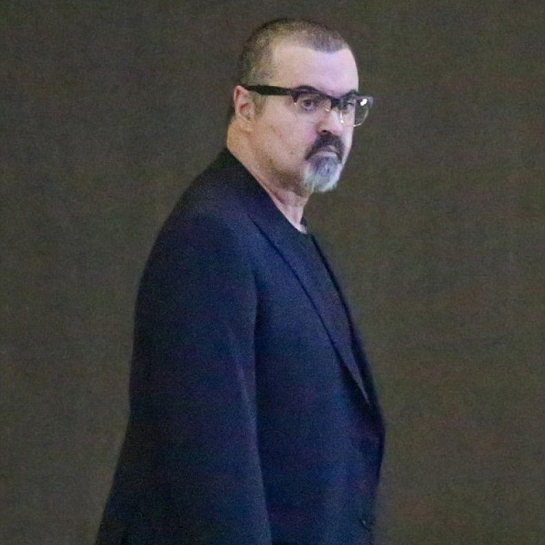 صدقوا أو لا تصدقوا .. هكذا أصبح شكل النجم جورج مايكل 