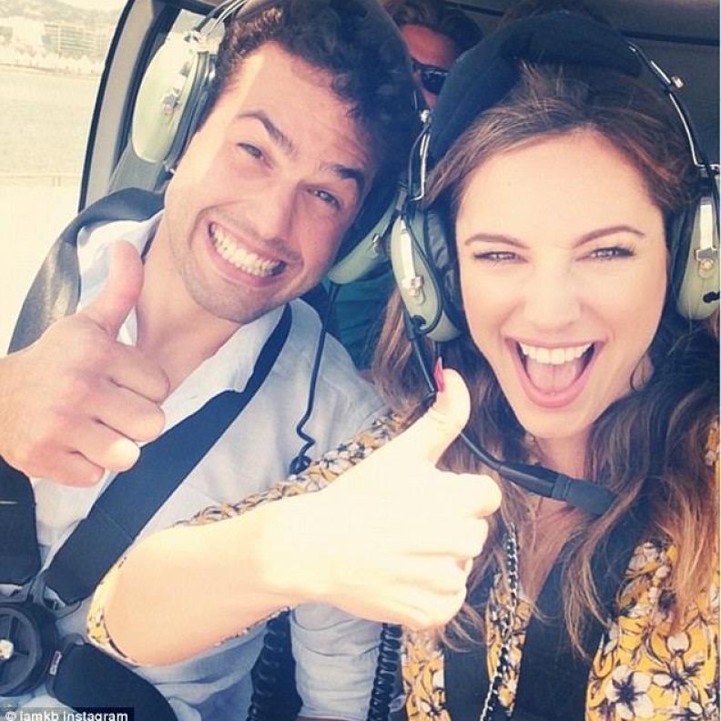 كيلي بروك تستمتع بجولة بالهيلوكوبتر من كان إلى سان تروبيه