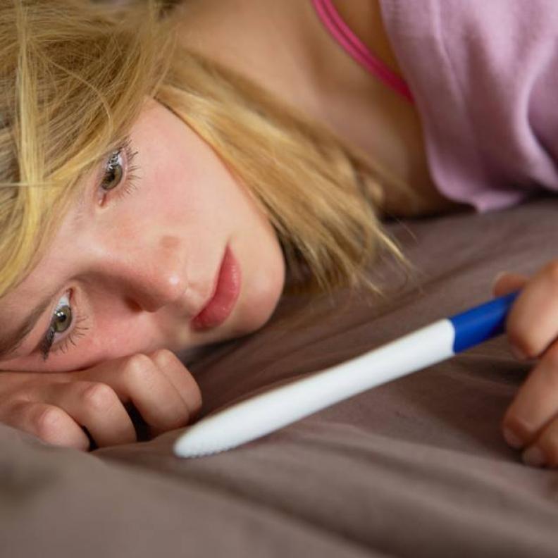 للمرأة: وزنك الزائد سبب تأخر حملك.. لماذا؟