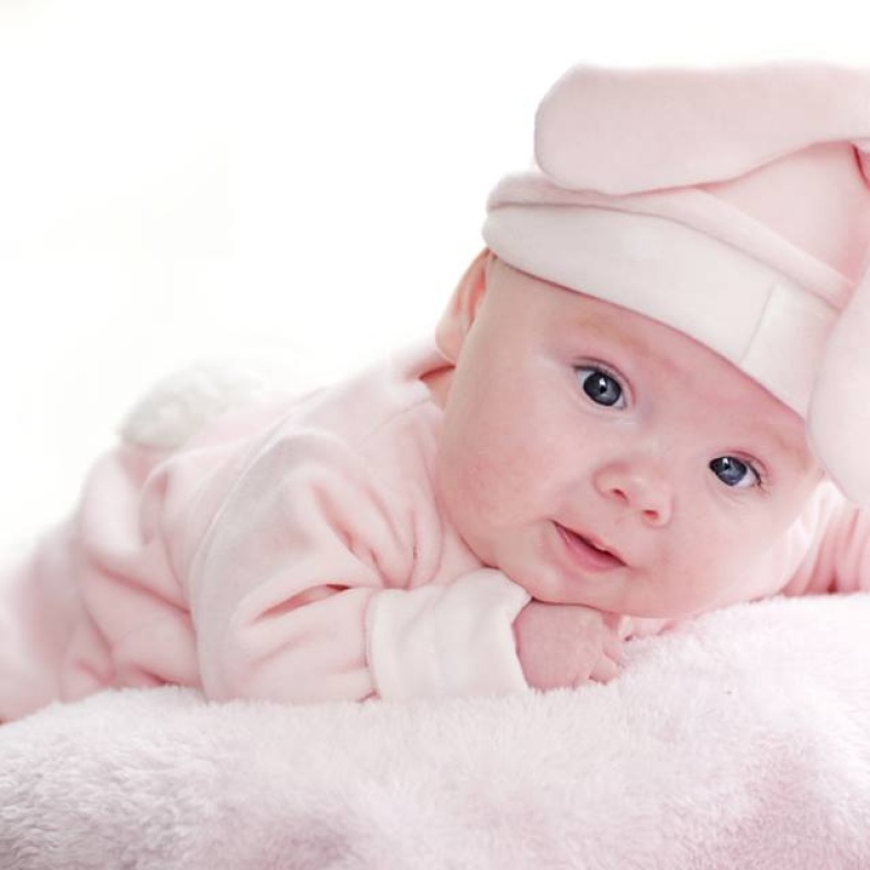 إجراء وقائي هام لحماية رضيعك من الموت المفاجئ