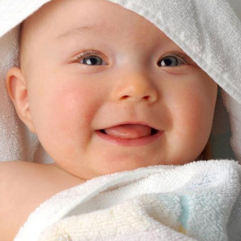 بالفيديو: كيف تحمّمين مولودك لأول مرة؟