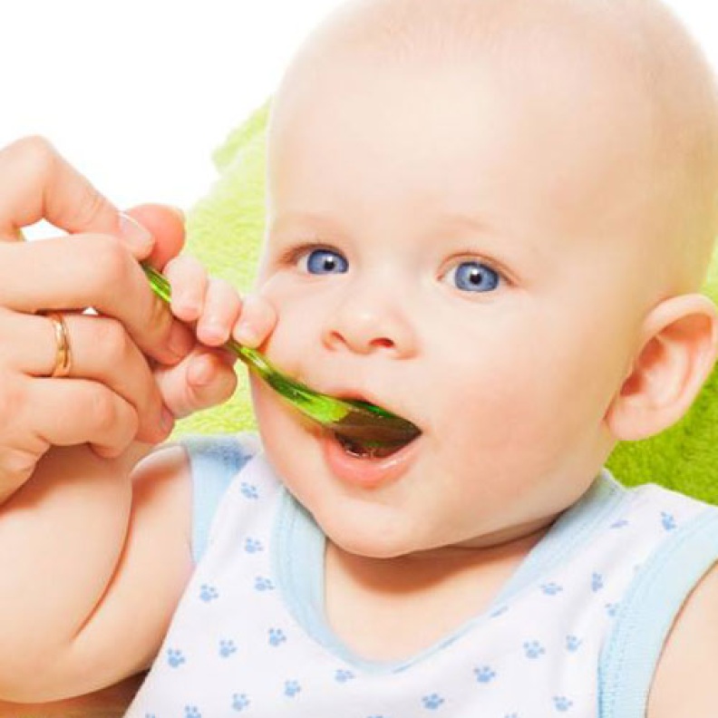 بالفيديو: الطرق الصحيحة لإدخال الطعام في تغذية الرضيع