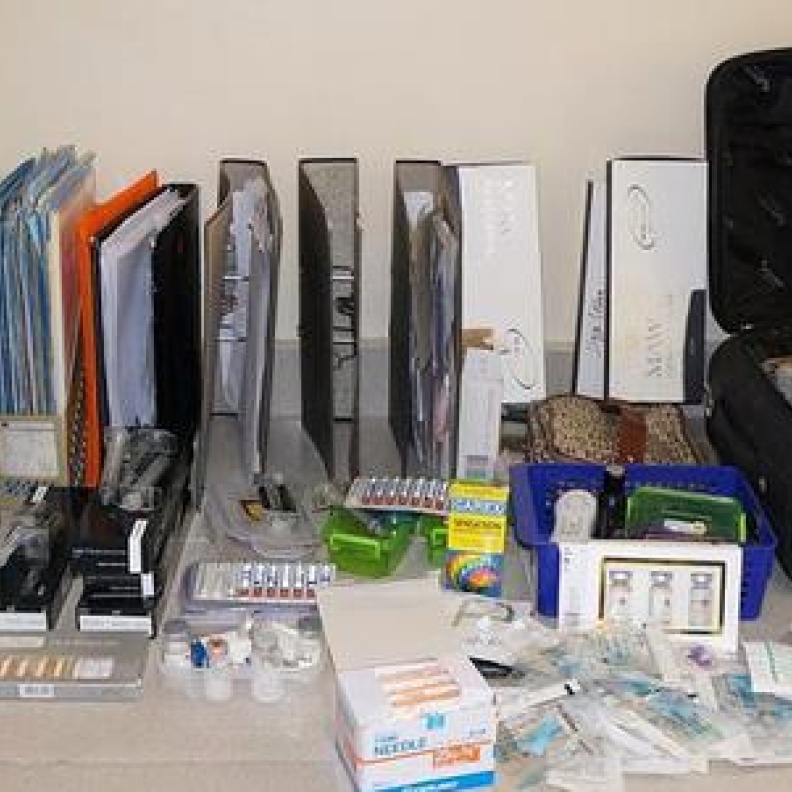 مساعد طباخ يجري عملية شفط دهون لمواطن