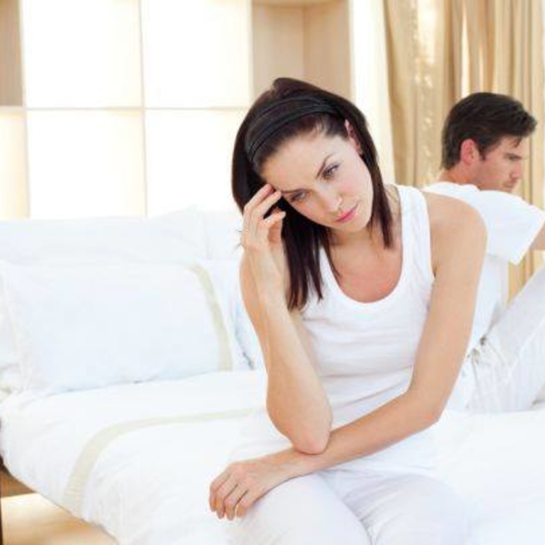 4 دلائل هامة أثناء العلاقة الحميمة تكشف خيانة الزوج