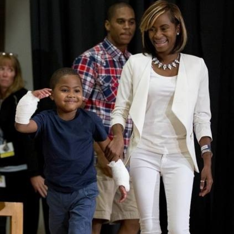 بالفيديو: نجاح أول عملية زرع يدين في العالم 