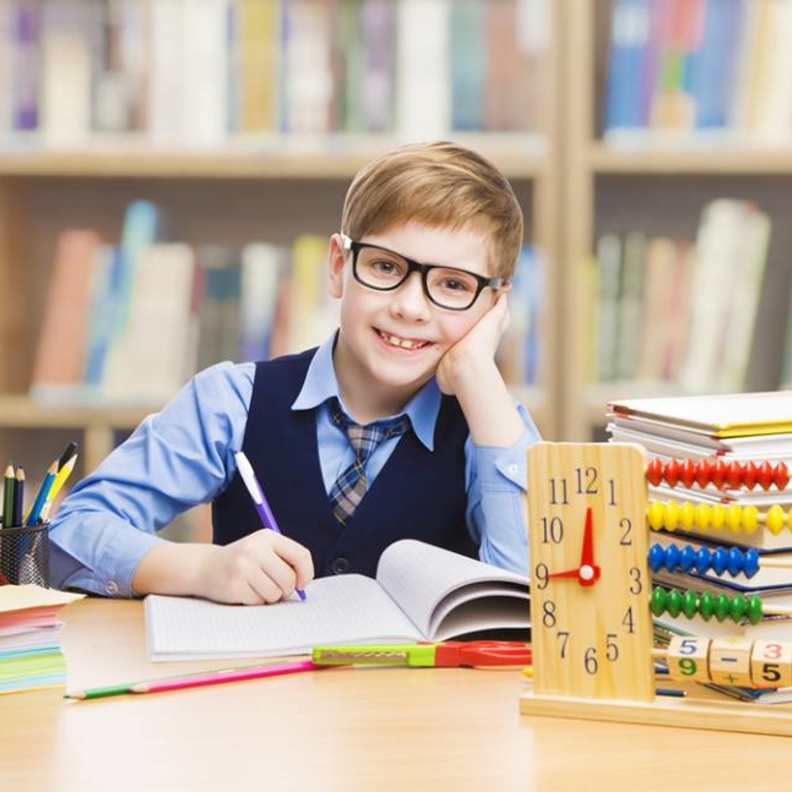 بهذه الخطوات الفعالة يدخل الطفل تدريجيا في روتين الدراسة