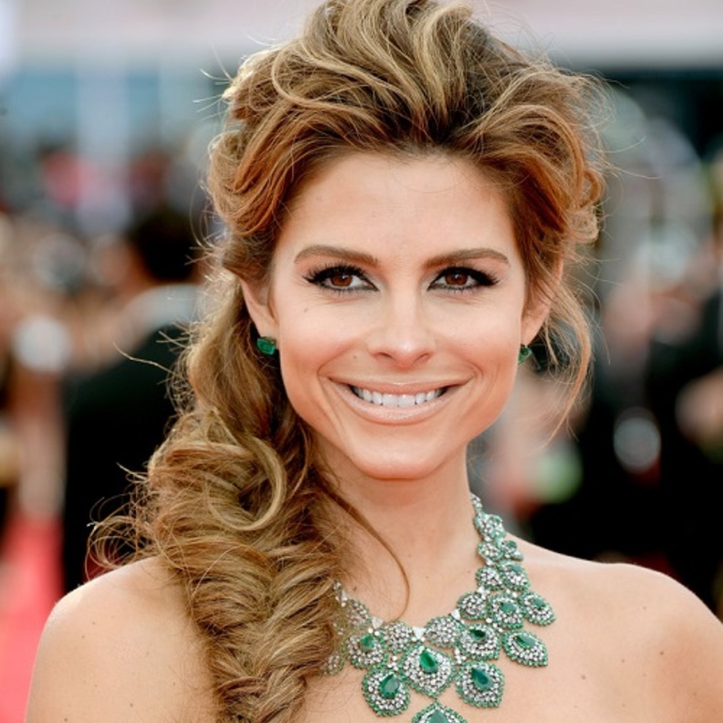 ماريا مينونوس ترتدي طقم زمرد من تصميم لورين شوارتز 