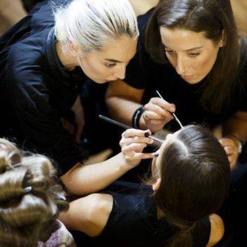 خبير مكياج واحد لا يكفي ضمن أسبوع الموضة في لندن