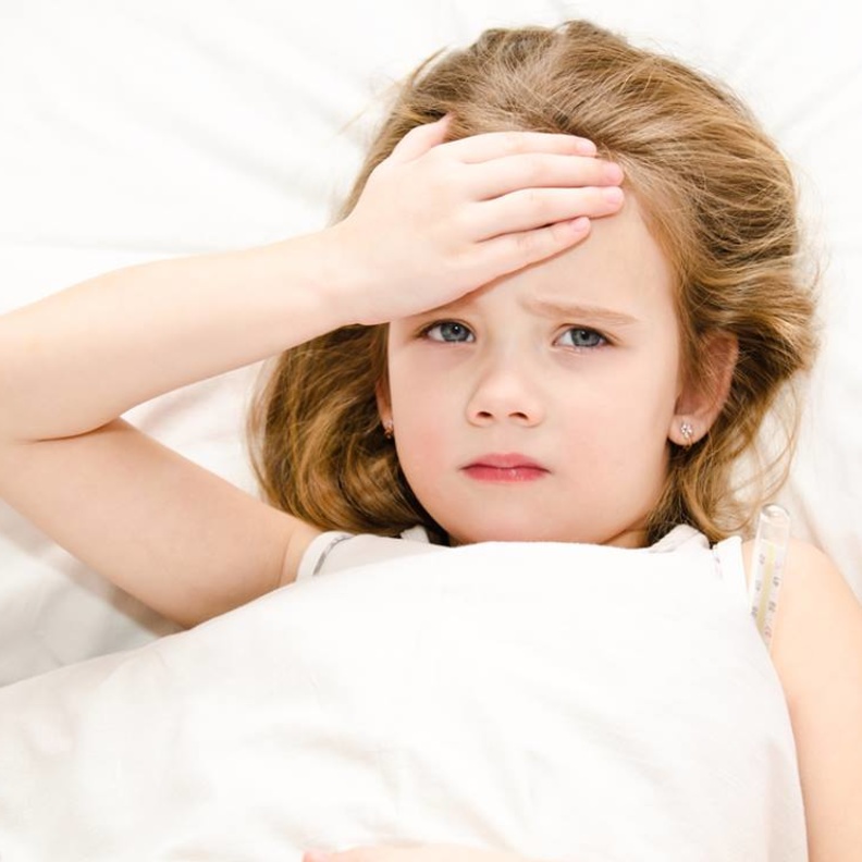 الموسم الدراسي مرتع الأمراض.. فكيف تقين طفلك الإصابة بها؟ 