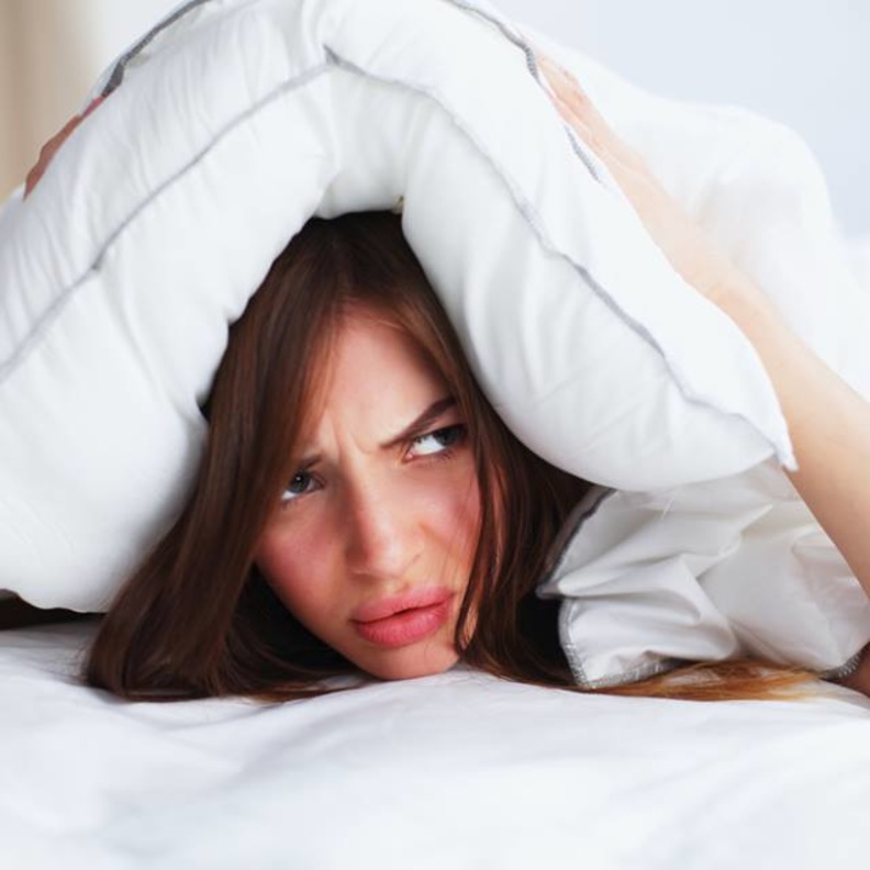 قلة النوم ألدّ أعداء المرأة