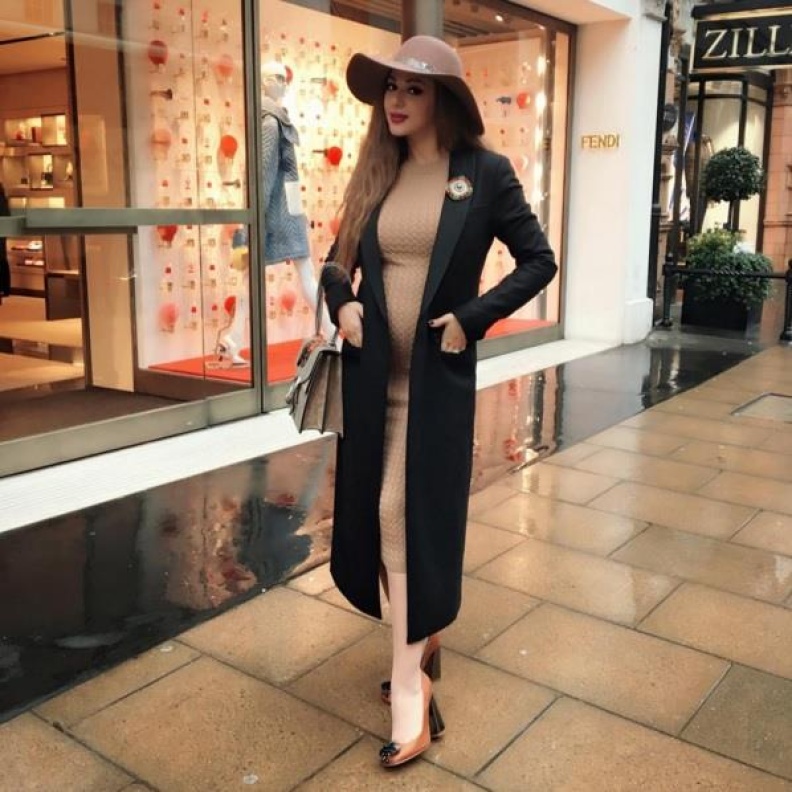 ميريام فارس تبدو متألقة مع الحمل خلال رحلة تسوق في لندن