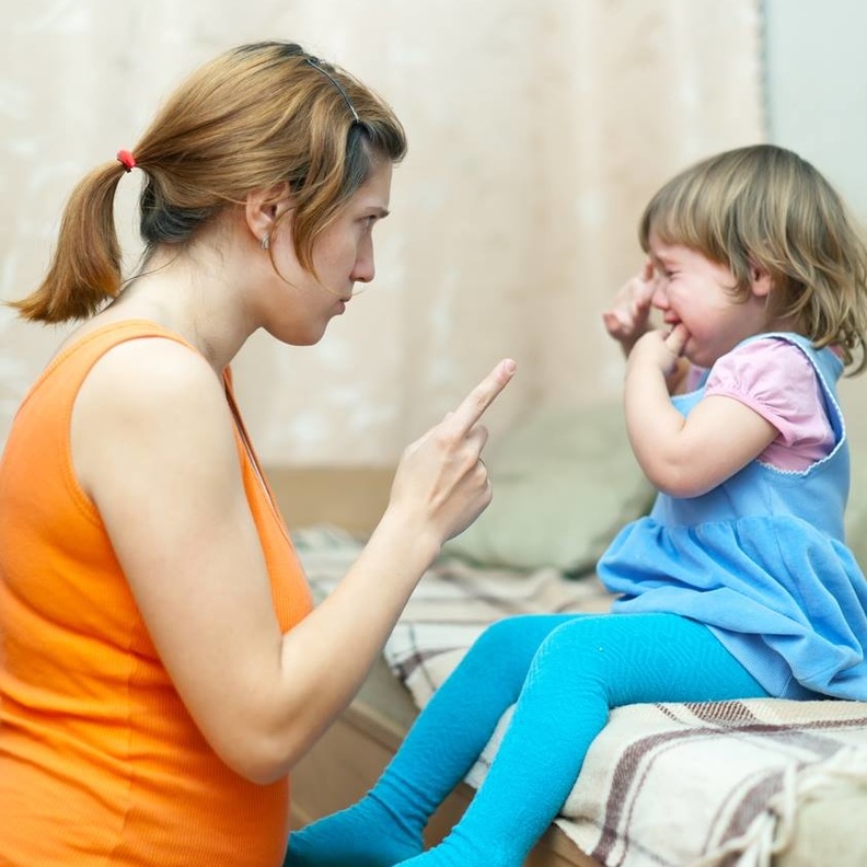 أيهما الأفضل في التربية: الأم الشريرة أم الأم الطيبة؟