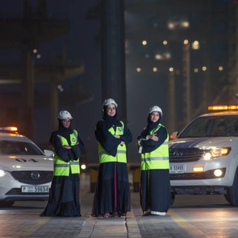 بروح التحدي 3 إماراتيات يتحكمن في سفن عملاقة