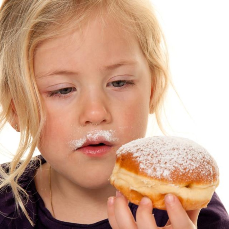 لهذه الأسباب تميل البنت الكبرى إلى البدانة