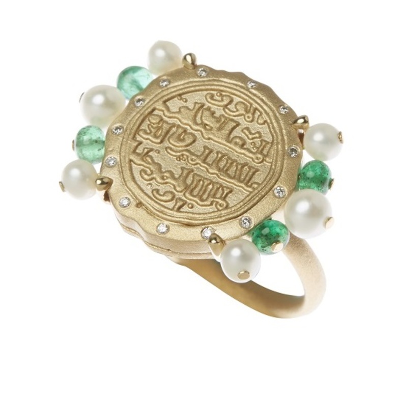 مجوهرات بالخط العربي من المصممة السعودية حنين صابر 