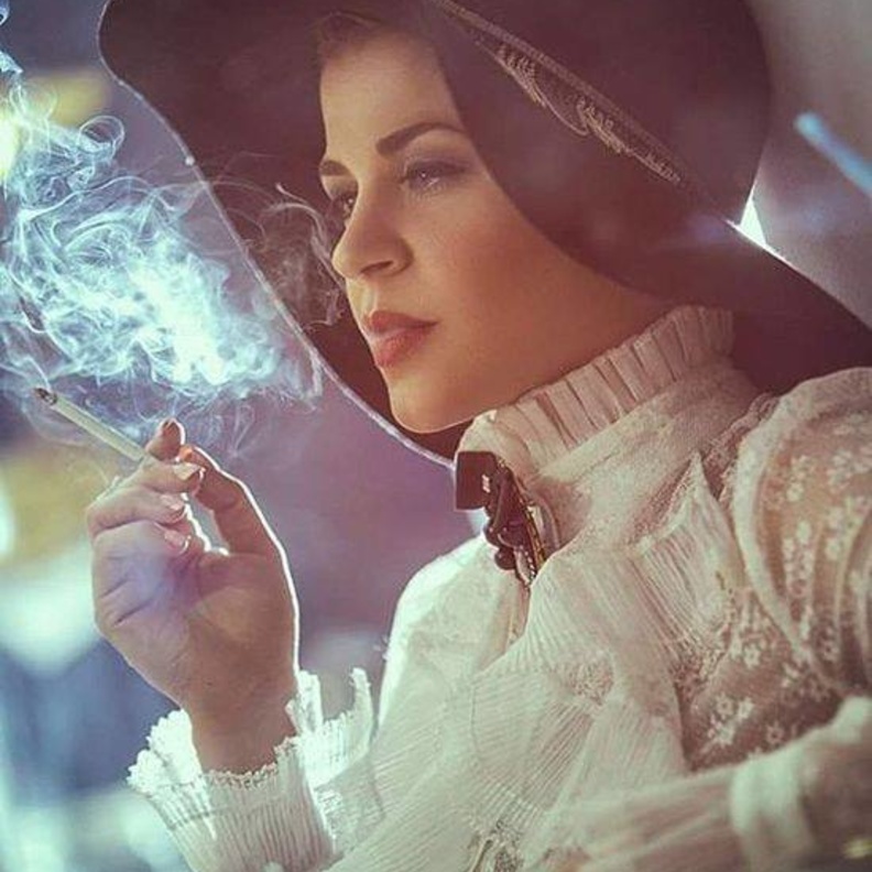 منى خضعت لجلسة تصوير جديدة 