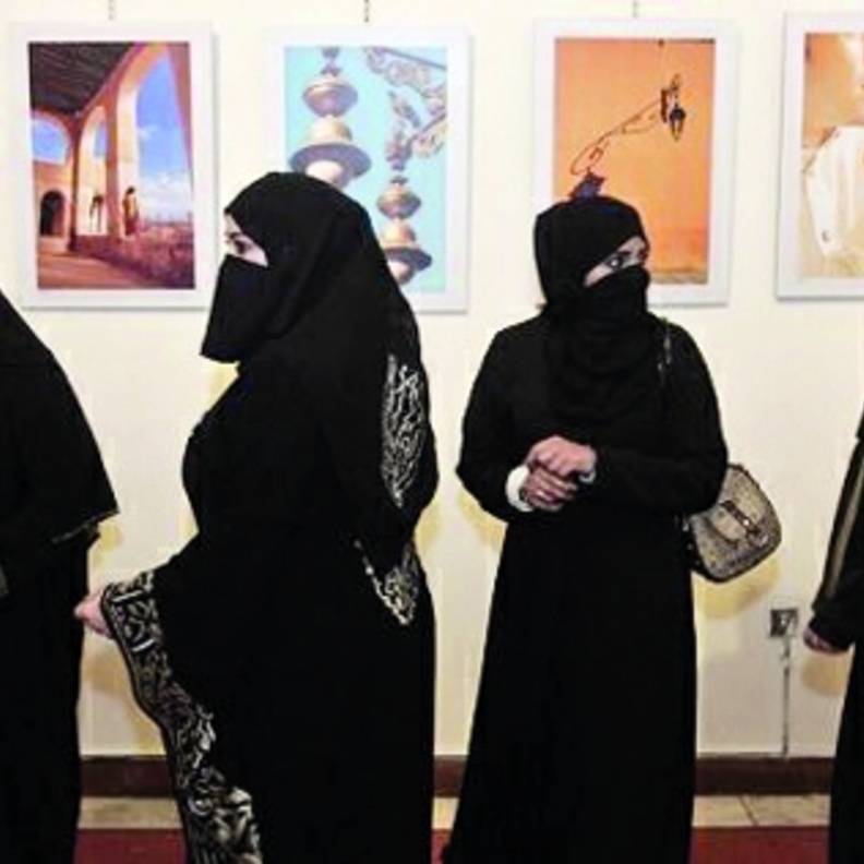 الزي الرسمي للطالبات