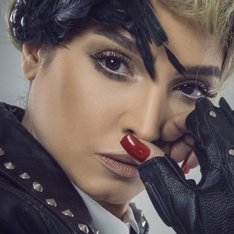 جلسات تصوير غريبة للنجمات