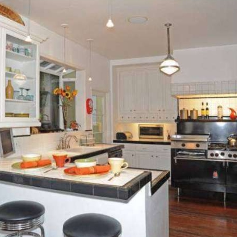 شانون إليزابيث تطرح منزل لوس فيليز للبيع