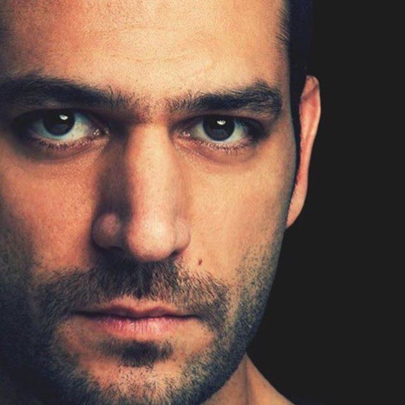 مراد يلدريم بطل مسلسل عاصي يحتفل بعيد ميلاده ال38