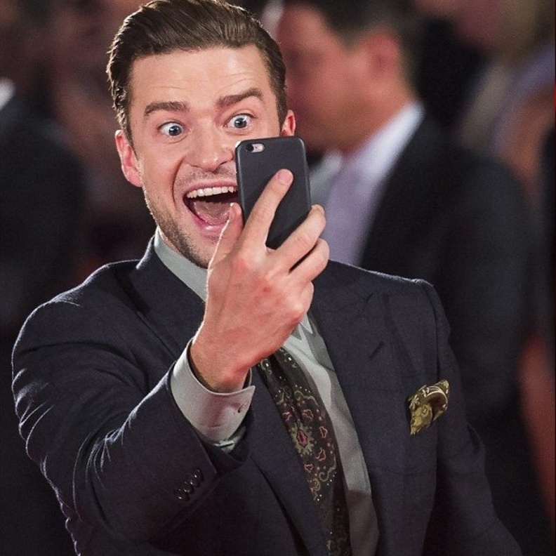 جستين تيمبرلك بصور سيلفي مضحة خلال مهرجان تورنتو السينمائي الدولي