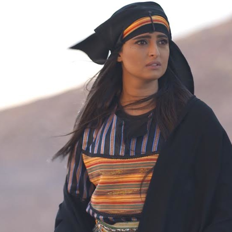 "الدمعة الحمراء".. دراما بدوية تجمع بين الحب العذري والفروسية والشجاعة والتضحية