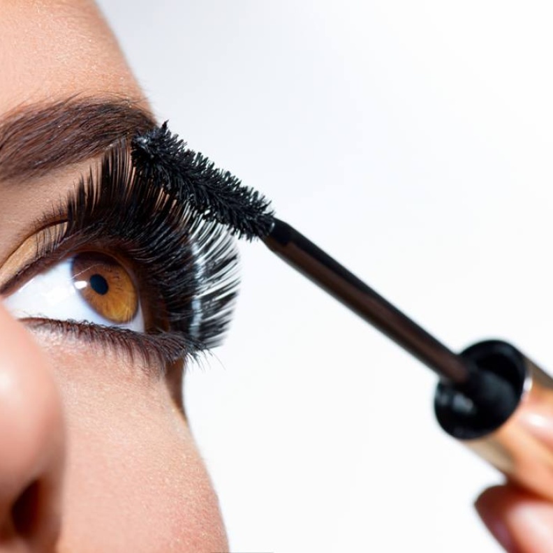 خريفك جريء برموشٍ طويلة وكثيفة