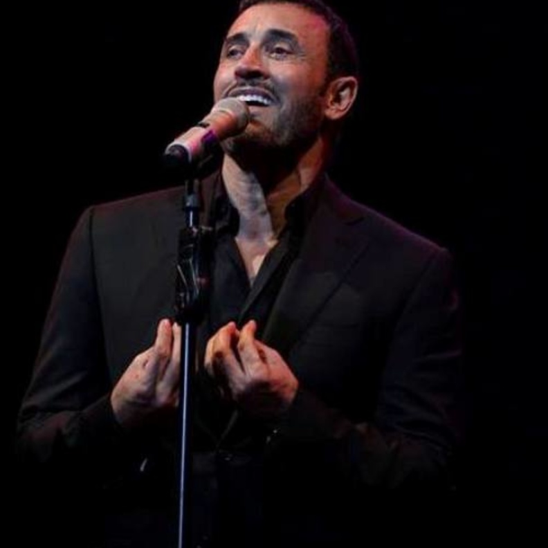 كاظم الساهر من اشهر الذين غنوا للعشاق