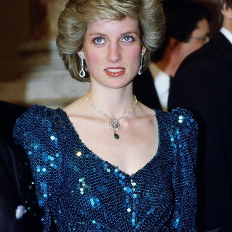 الاميرة ديانا عرضت الفستان بنفسها اول مرة