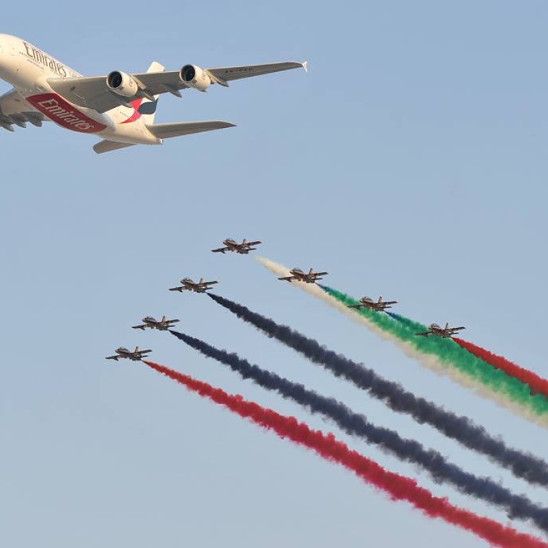 جزء من العرض الجوي لمعرض الطيران في دبي