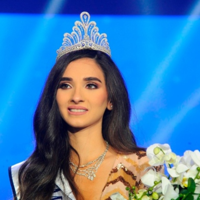 ساندي تابت ملكة جمال لبنان