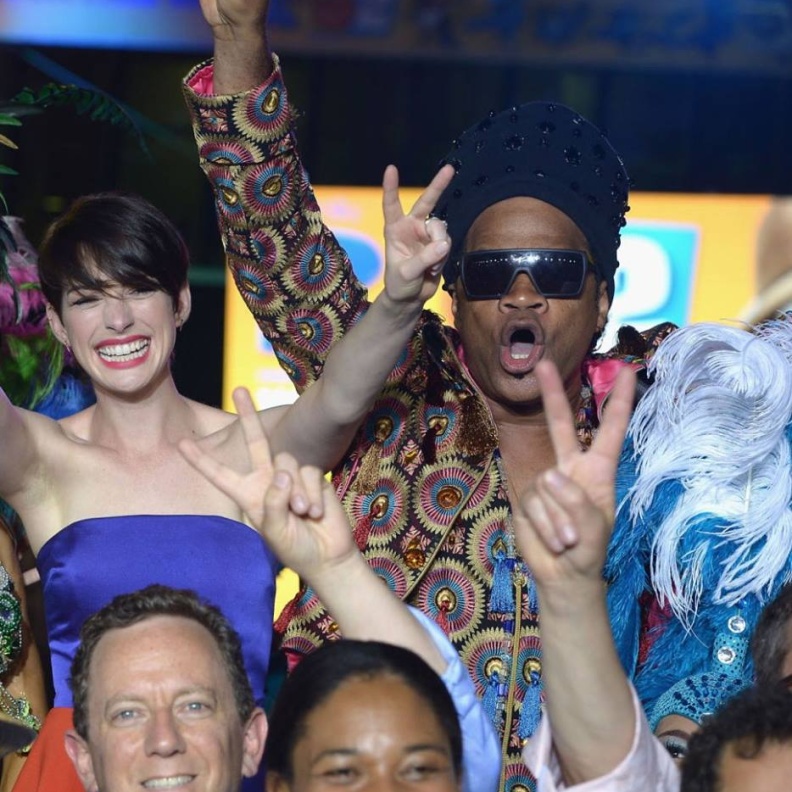 آن هاثواي فرحة بإطلاق الجزء الثاني من Rio في ميامي