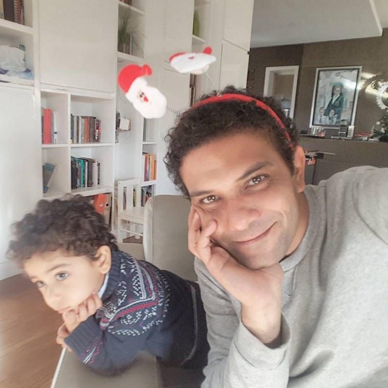 آسر ياسين وابنه