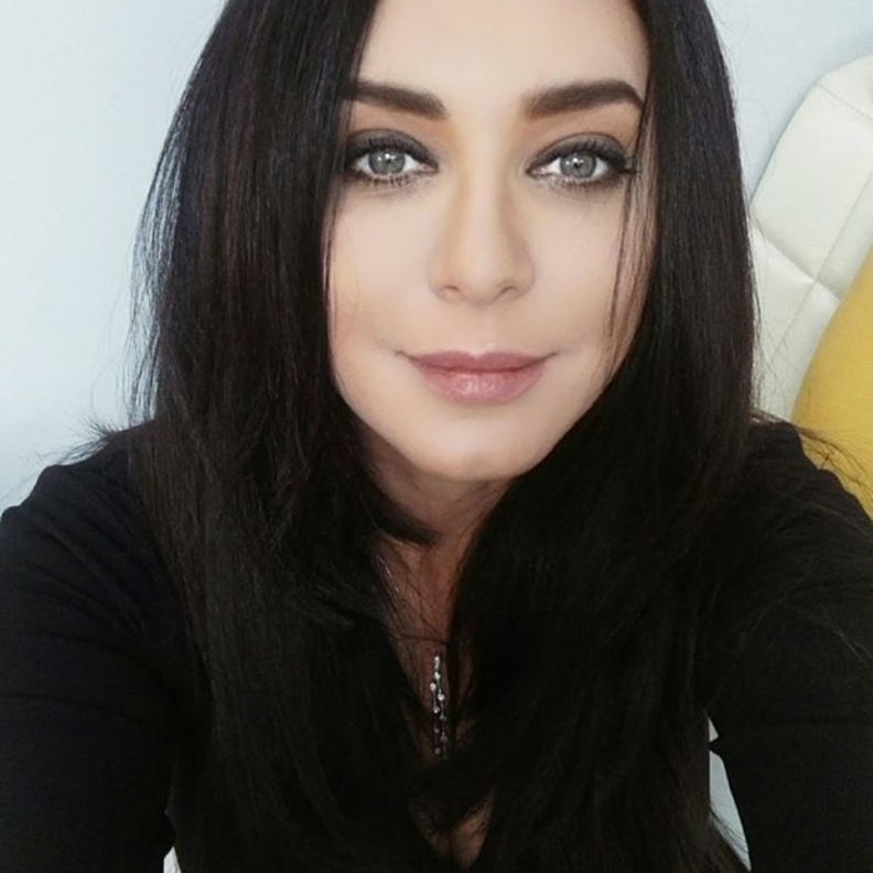 سلاف فواخرجي تحيي ذكرى ميلاد شقيقتها