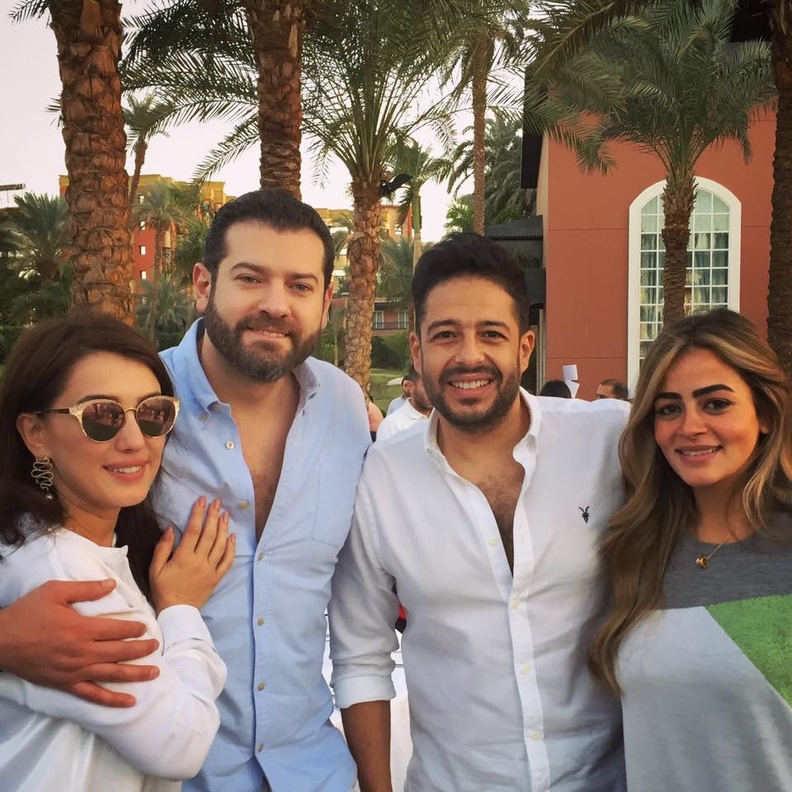 محمد حماقي وزوجته مع معرمو يوسف وكندة علوش