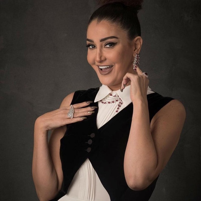 غادة عبد الرازق في صورة جديدة