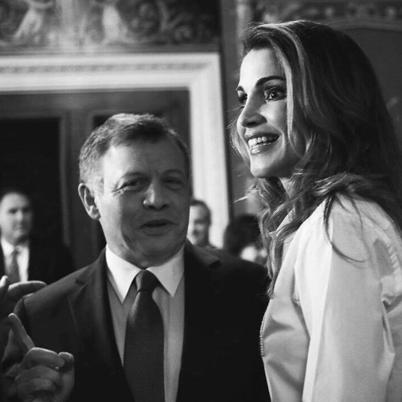 الملكة رانيا تشارك صورتها مع زوجها الملك عبد الله الثاني خلال زيارتهما لواشنطن واصفة إياه بمصدر الإلهام والإيجابية