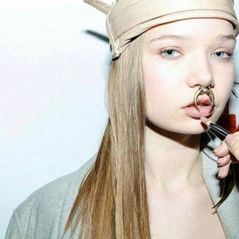 صيحة غريبة لفتت انتباهنا في عرض Nicholas K خلال أسبوع نيويورك للموضة