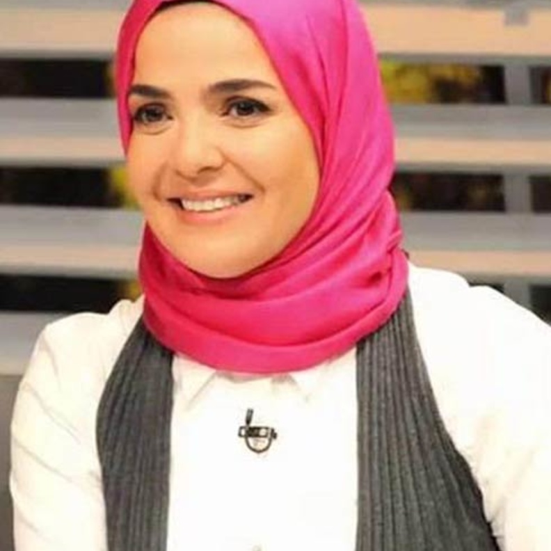 منى عبد الغني تطلق للمرة الثانية