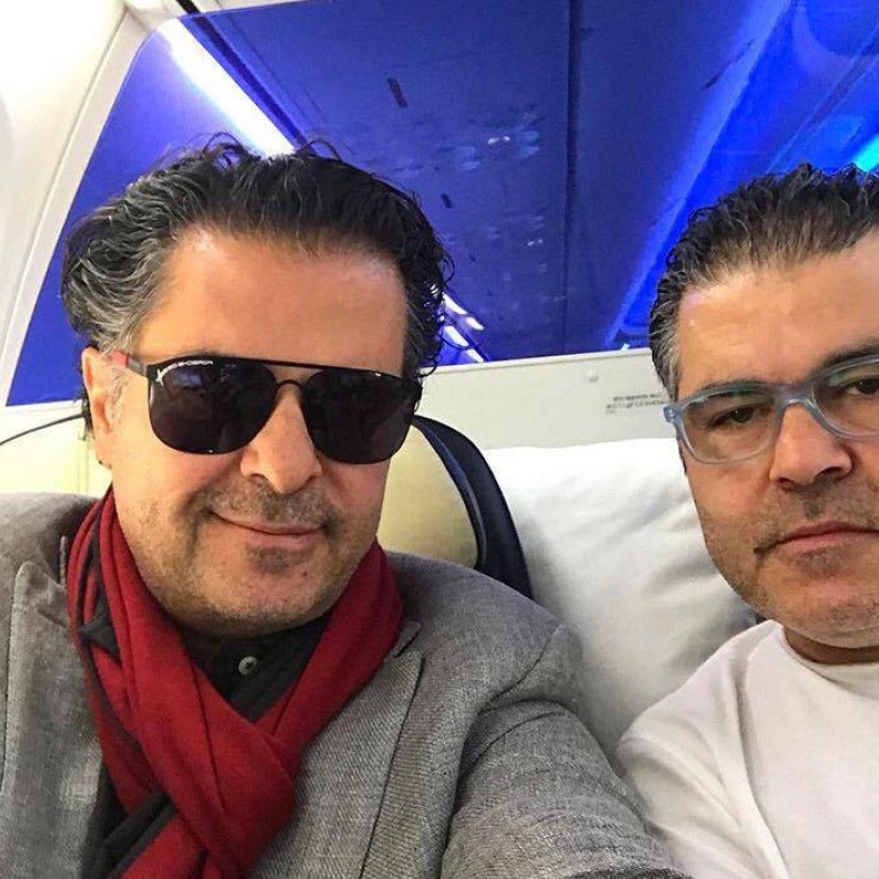 سيلفي للسوبر ستار راغب علامة مع شقيقه خلال توجهما بالطائرة من بيروت لدبي