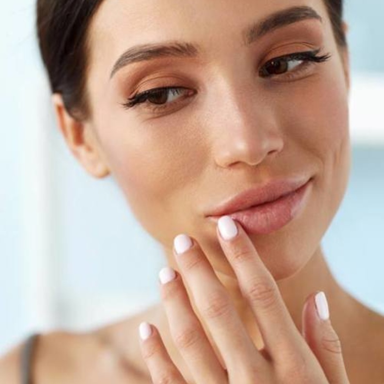 تقشير الشفاه