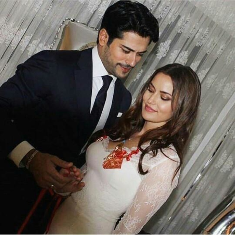 خطوبة بوراك اوزجفيت وفهرية افجان